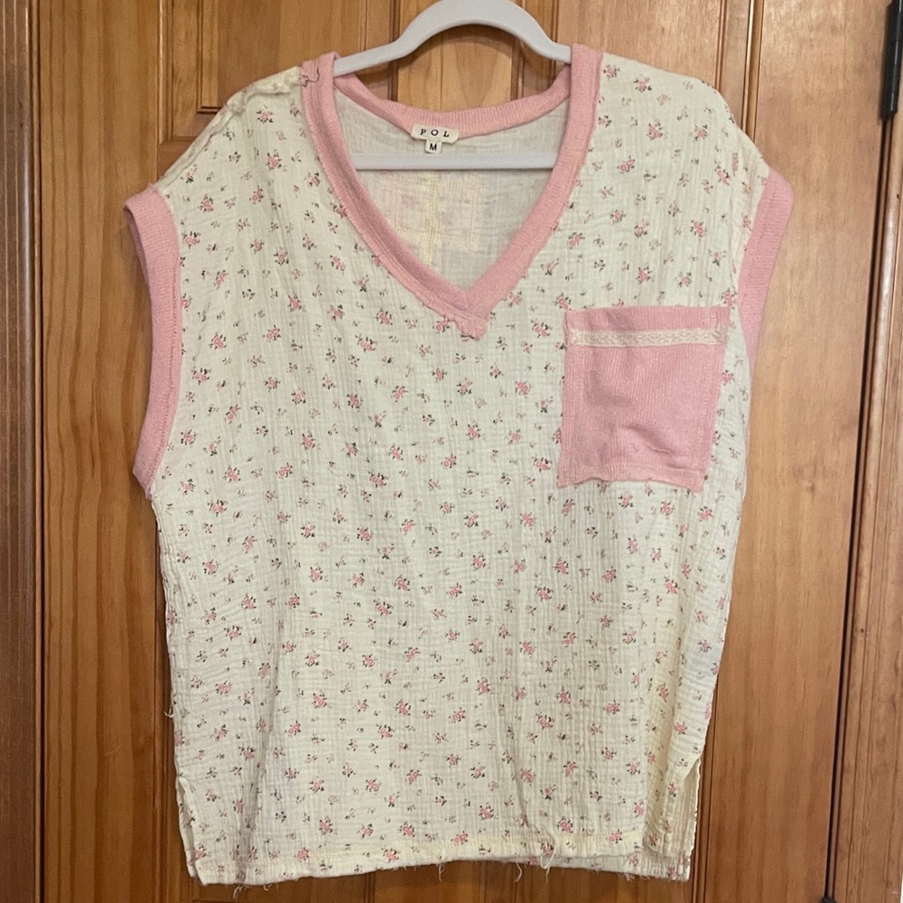 POL Floral Cottagecore Top with Flowers and Pink Trim Size M
